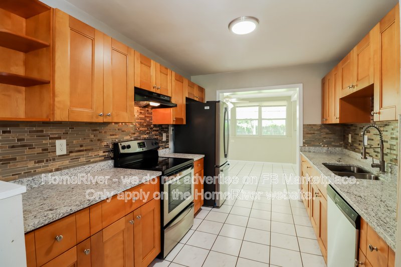 Available Now! 2145 25th Ave N, St Petersburg FL 33713 property image