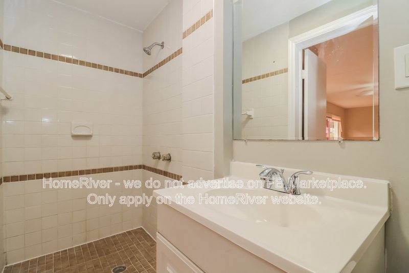 Available Now! 2145 25th Ave N, St Petersburg FL 33713 property image