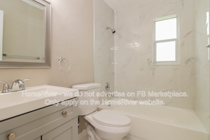 Available Now! 2145 25th Ave N, St Petersburg FL 33713 property image