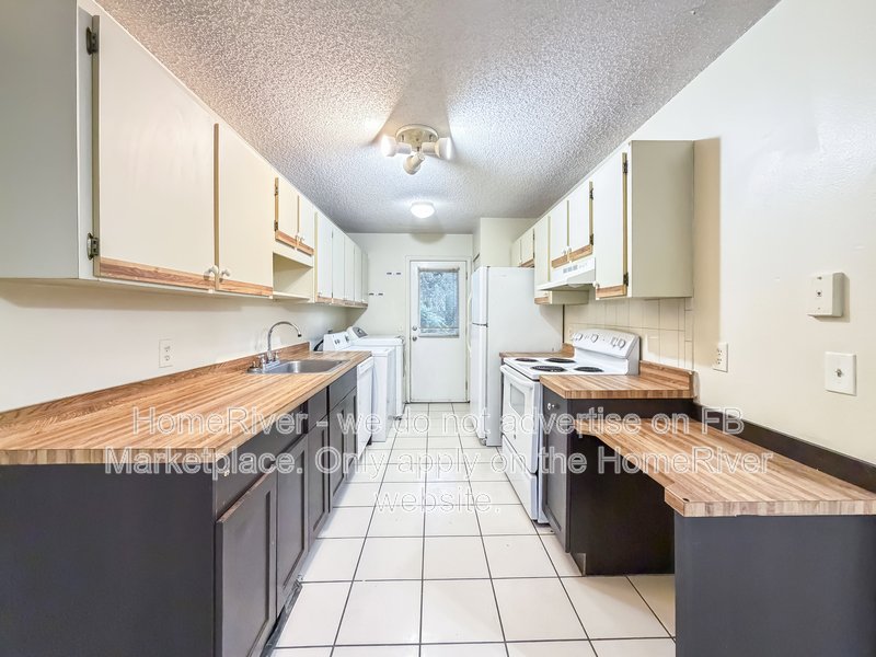 Move In Ready! - 828 W Rosewood Ln Tavares FL 32778 property image