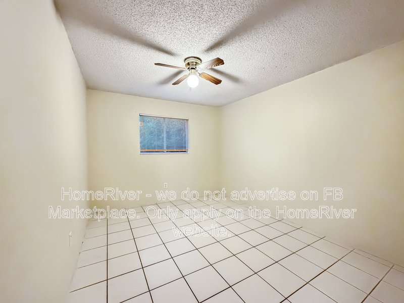 Move In Ready! - 828 W Rosewood Ln Tavares FL 32778 property image