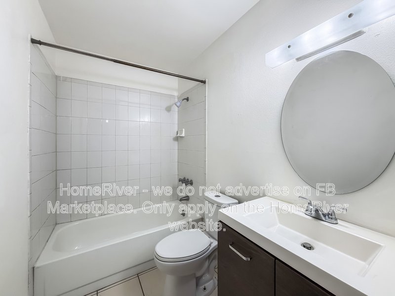 Move In Ready! - 828 W Rosewood Ln Tavares FL 32778 property image