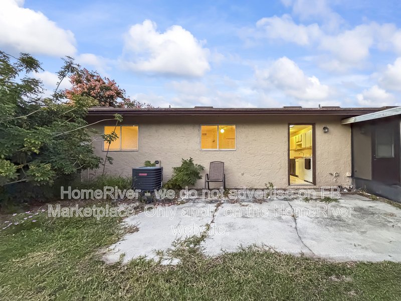 Move In Ready! - 828 W Rosewood Ln Tavares FL 32778 property image