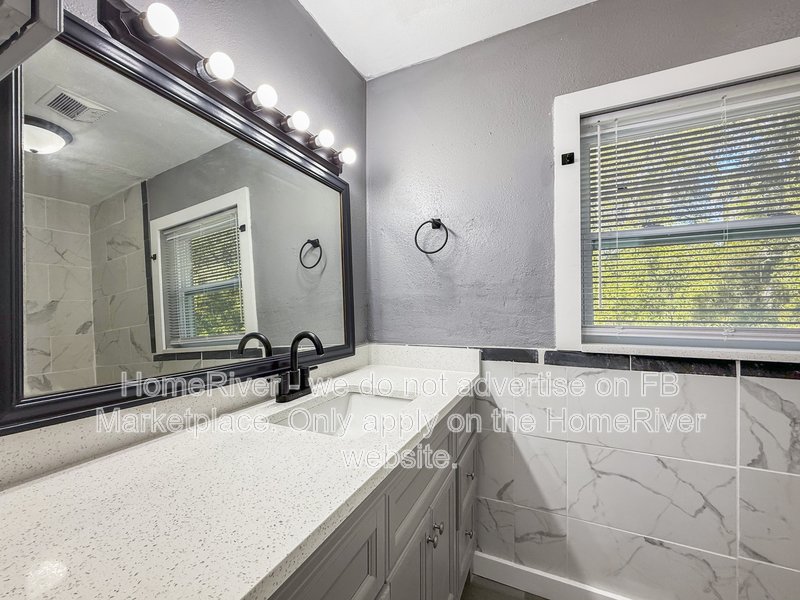 Apply Now!!! 5021 W UNIVERSITY AVE, property image