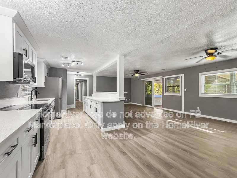 Apply Now!!! 5021 W UNIVERSITY AVE, property image