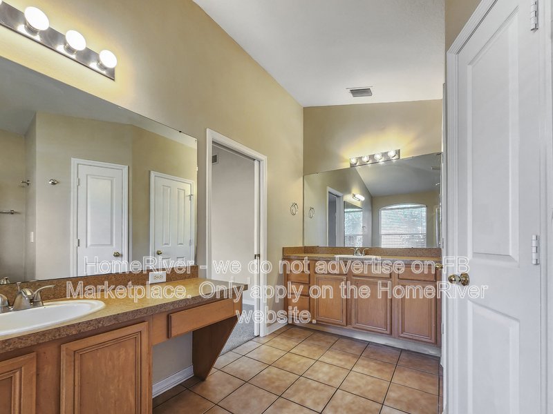 Available Now - 10434 Lightner Bridge Dr, Tampa property image