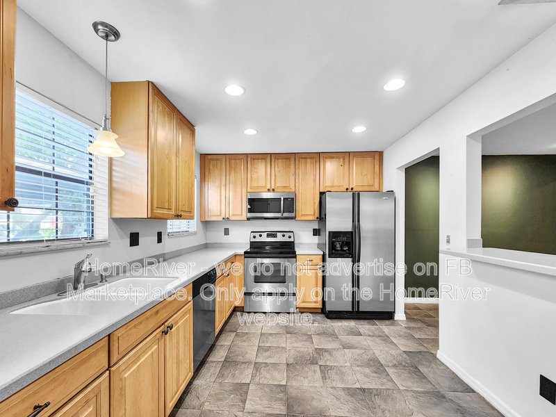 Move In Ready!- 3360 W HIDDEN HAVEN CT, TAMPA FL 33607 property image