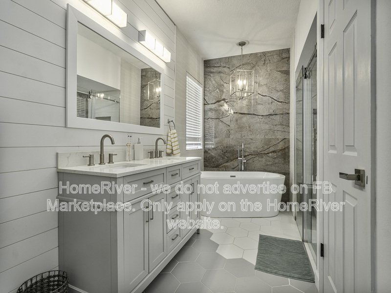 Available Now - 18808 RUE LOIRE LUTZ FL 33558 property image