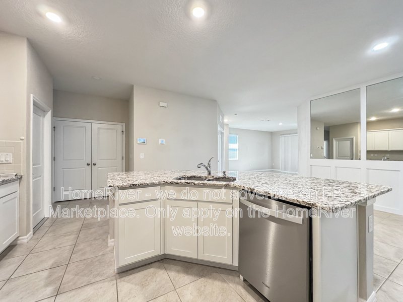 7899 STONEBROOK CIR, WESLEY CHAPEL FL 33545 property image