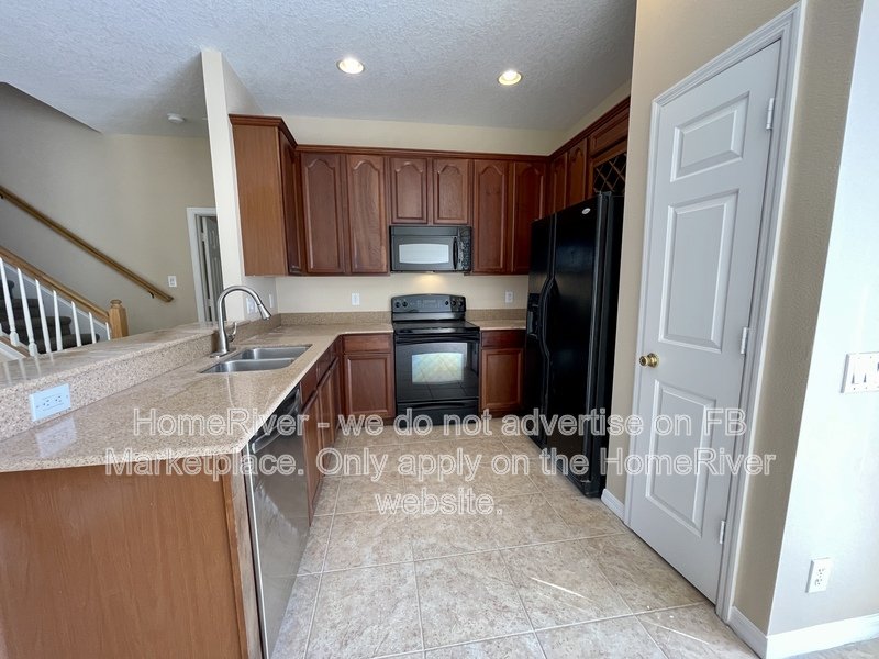 Spacious 4 bedroom home is St Petersburg property image