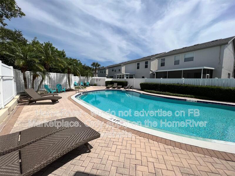 Spacious 4 bedroom home is St Petersburg property image
