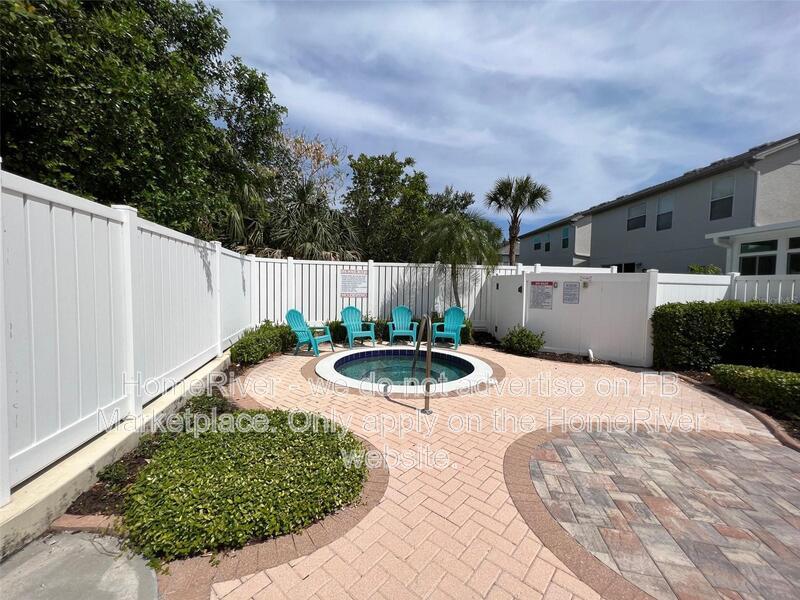 Spacious 4 bedroom home is St Petersburg property image