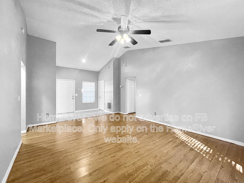 Available Now! - 225 Glasgow Ct, Davenport property image