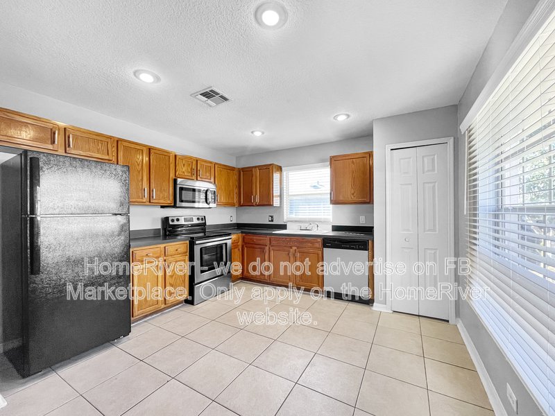 Available Now! - 225 Glasgow Ct, Davenport property image