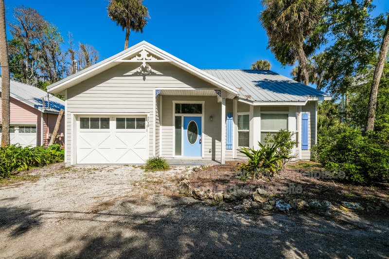 Available Now! Amazing 3 bed 2 bath home! property image