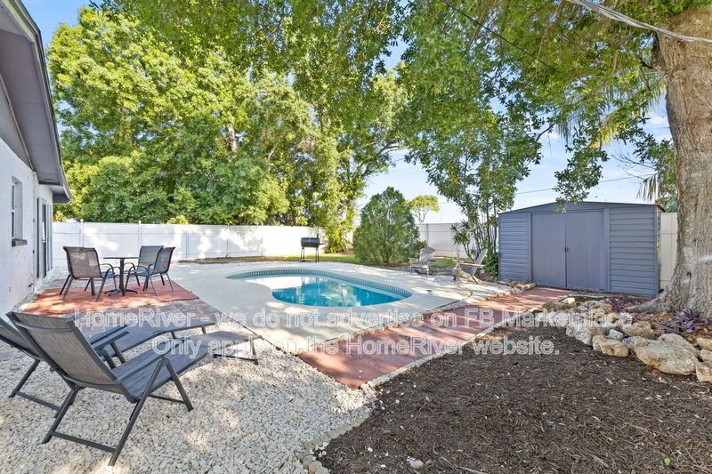 POOL!! property image