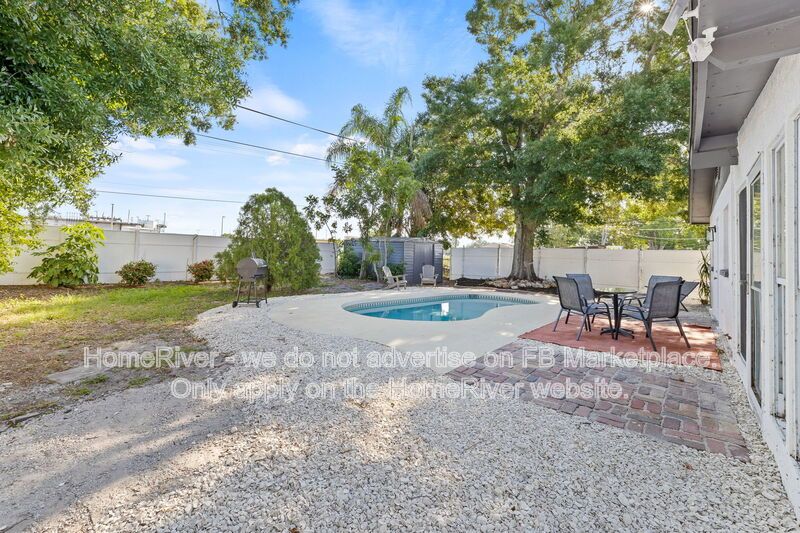 POOL!! property image