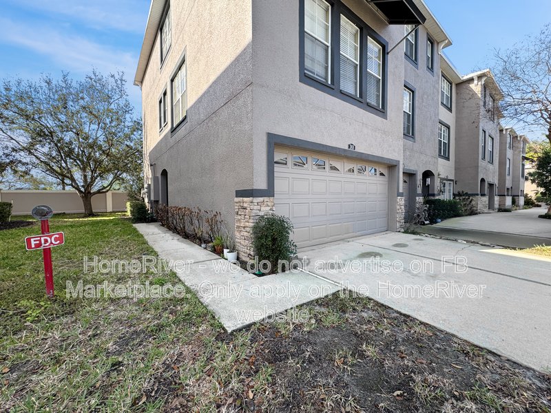 Move-in ready - 3bd townhome w/2 car garage in a gated community property image