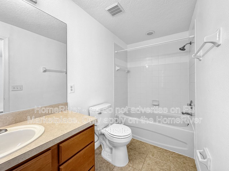 Move-in ready - 3bd townhome w/2 car garage in a gated community property image
