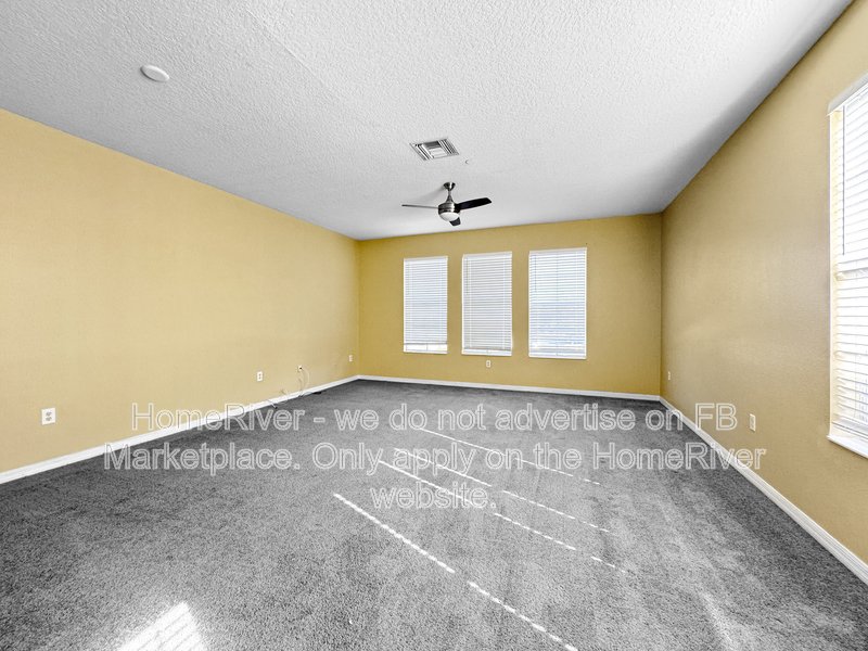 Move-in ready - 3bd townhome w/2 car garage in a gated community property image