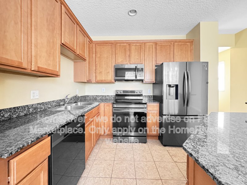 Move-in ready - 3bd townhome w/2 car garage in a gated community property image