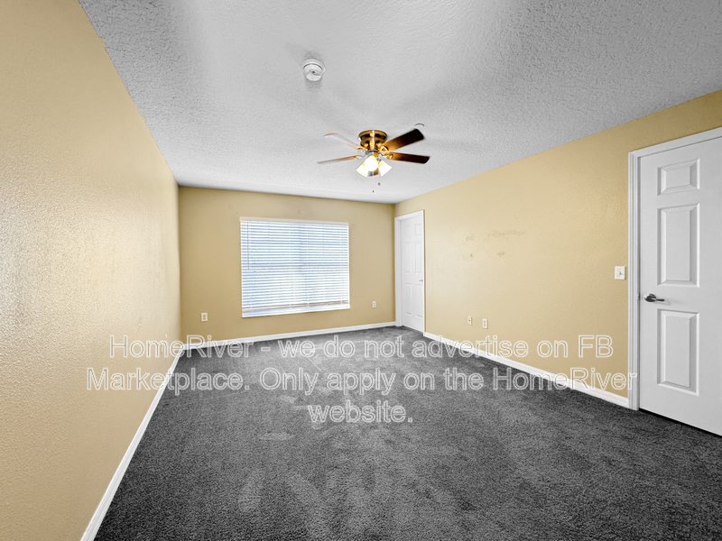 Move-in ready - 3bd townhome w/2 car garage in a gated community property image