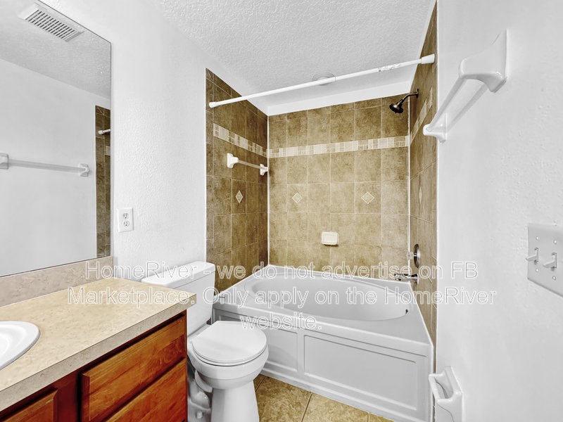 Move-in ready - 3bd townhome w/2 car garage in a gated community property image