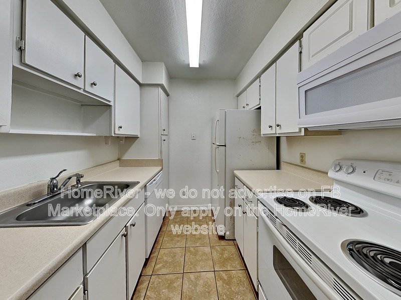 Apply Now!!! 425 WYMORE RD APT 105 property image