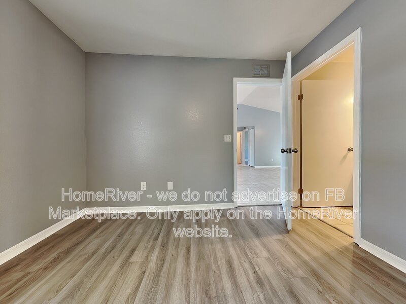 Apply Now!!! 21 Hemlock Radial Loop property image