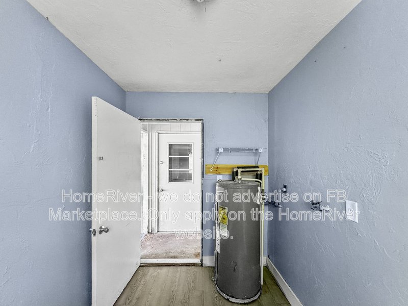 Bradenton Charm - Renovated 2BR w/ Screened Lanai property image