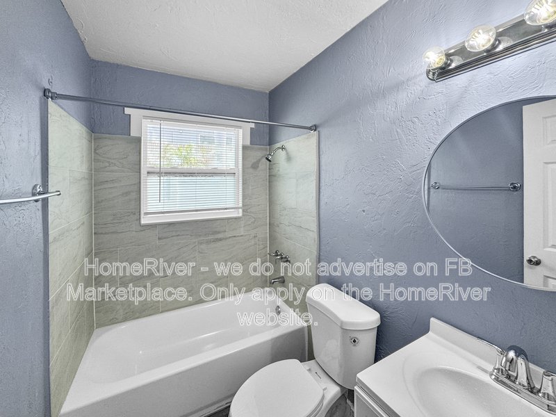 Bradenton Charm - Renovated 2BR w/ Screened Lanai property image