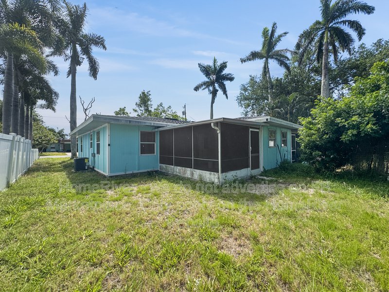 Bradenton Charm - Renovated 2BR w/ Screened Lanai property image