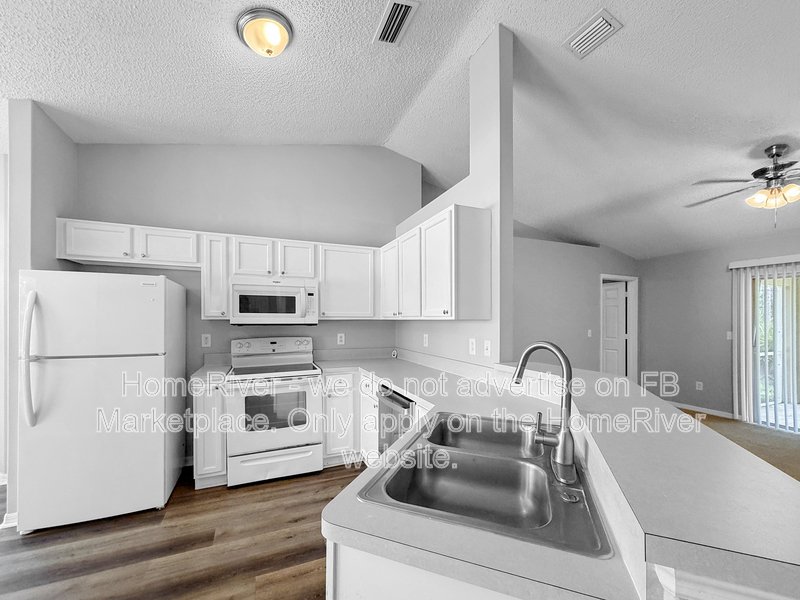 Available Now | Pets Welcome | 2 Car Garage | Screened-in Patio property image